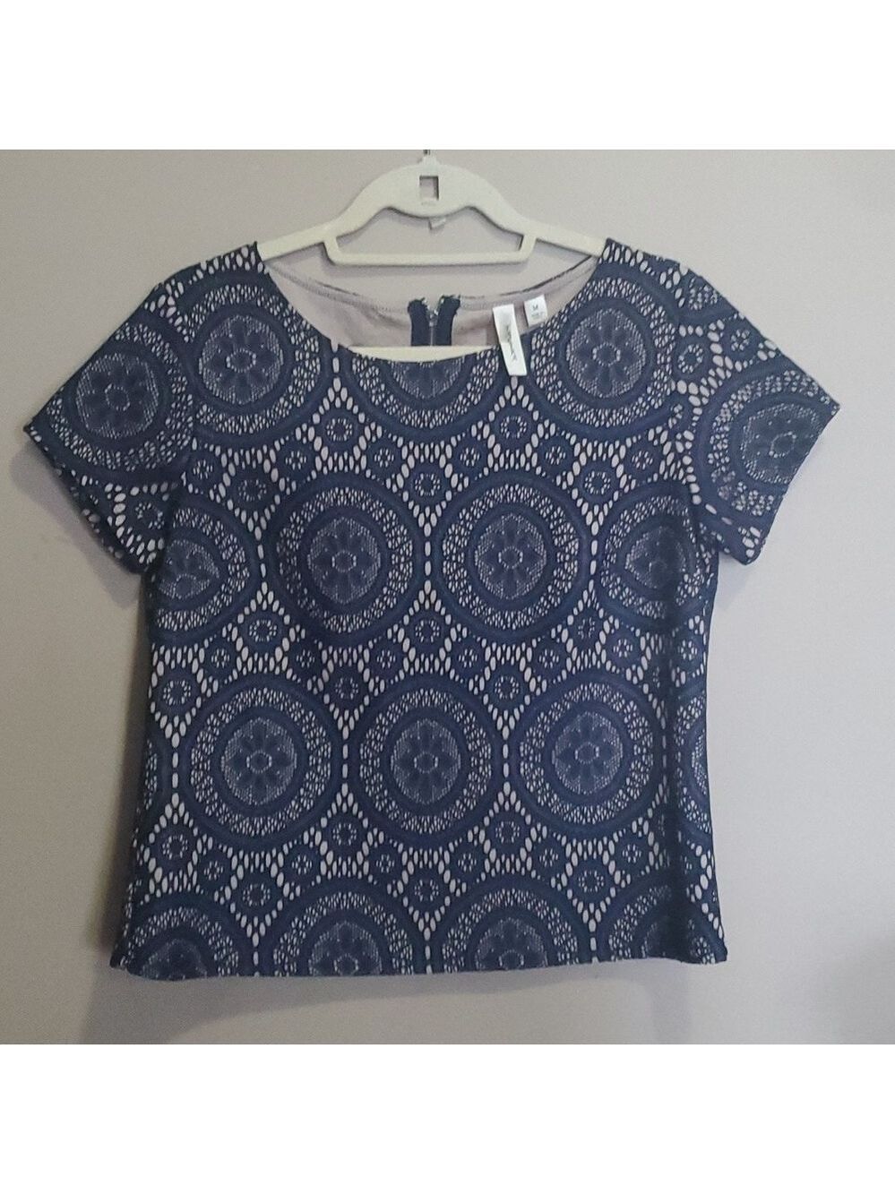 Tacera zippered top size medium